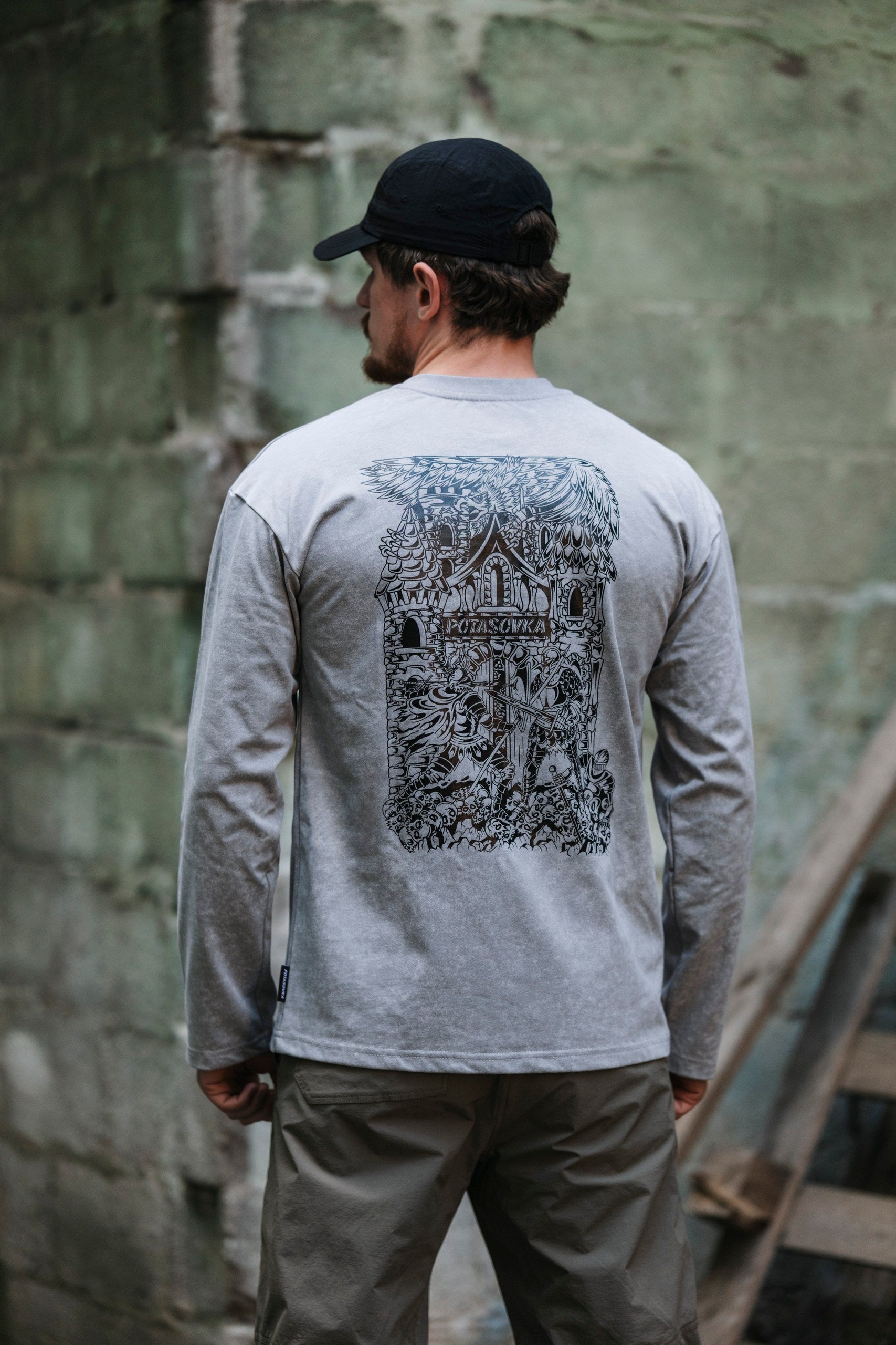 LONG SLEEVE GREY KNIGHT FIGHT