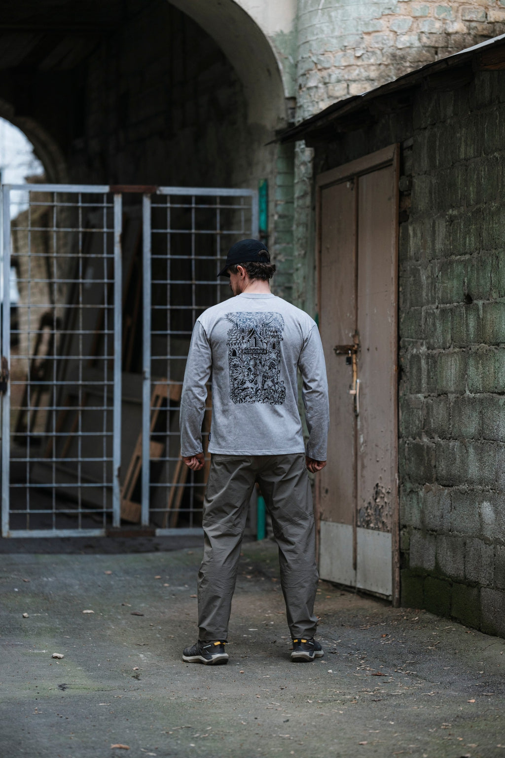 LONG SLEEVE GREY KNIGHT FIGHT