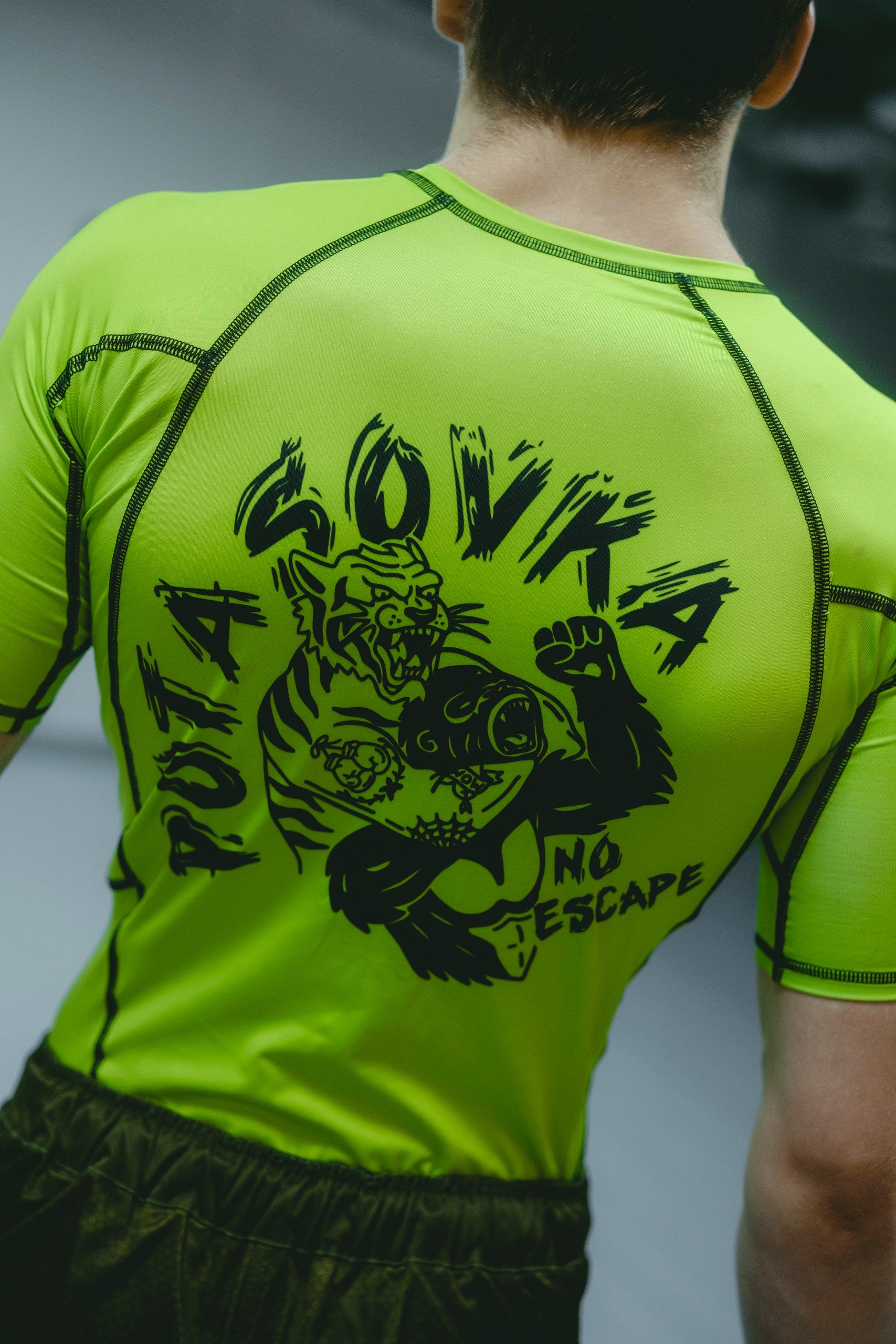 RASHGUARD NO ESCAPE GREEN
