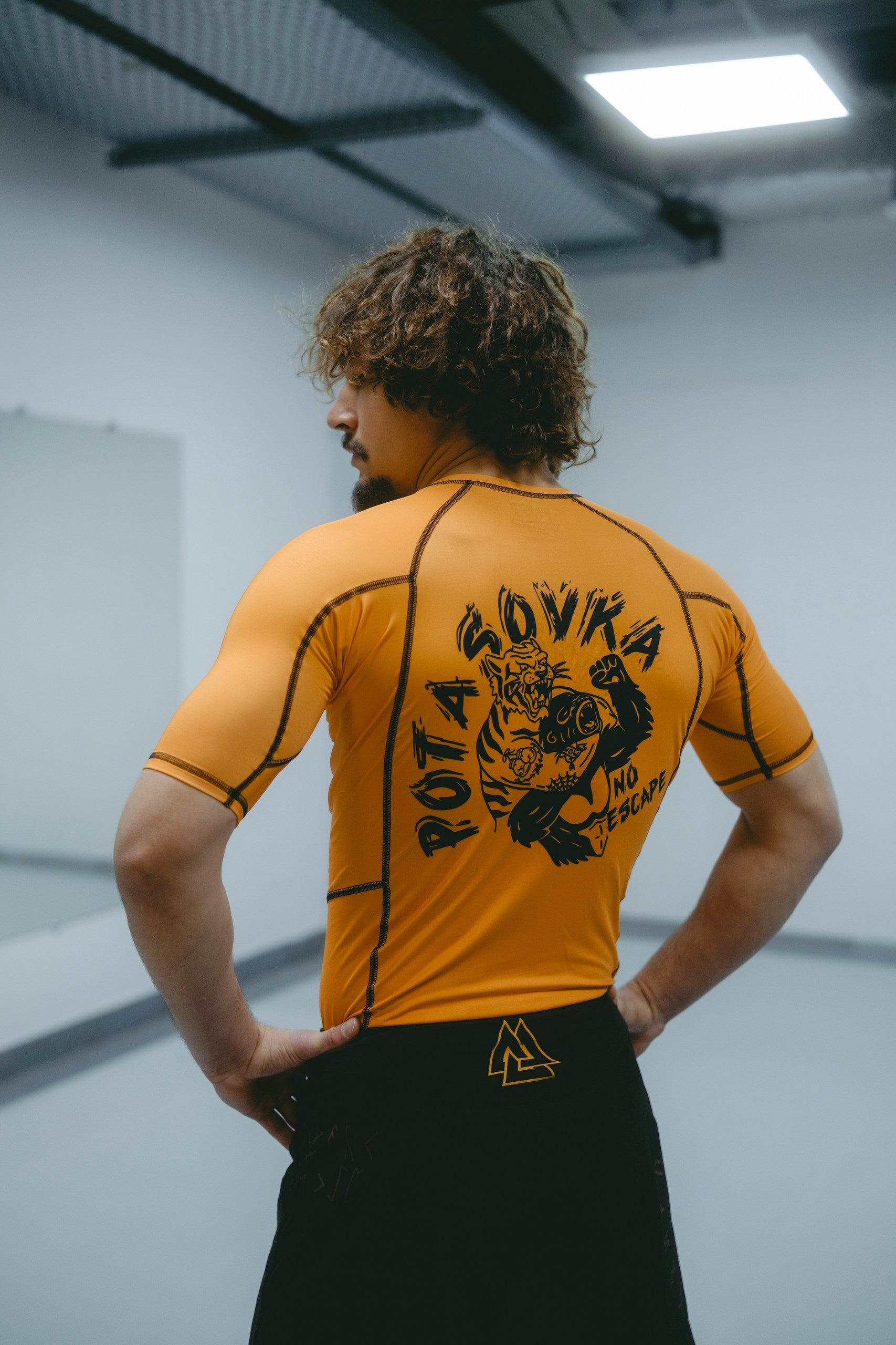 RASHGUARD NO ESCAPE ORANGE