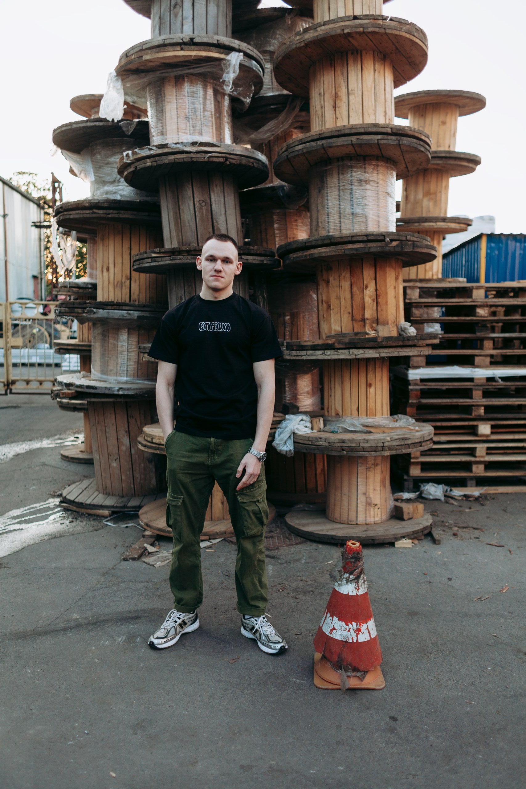 T-SHIRT DEALER BLACK