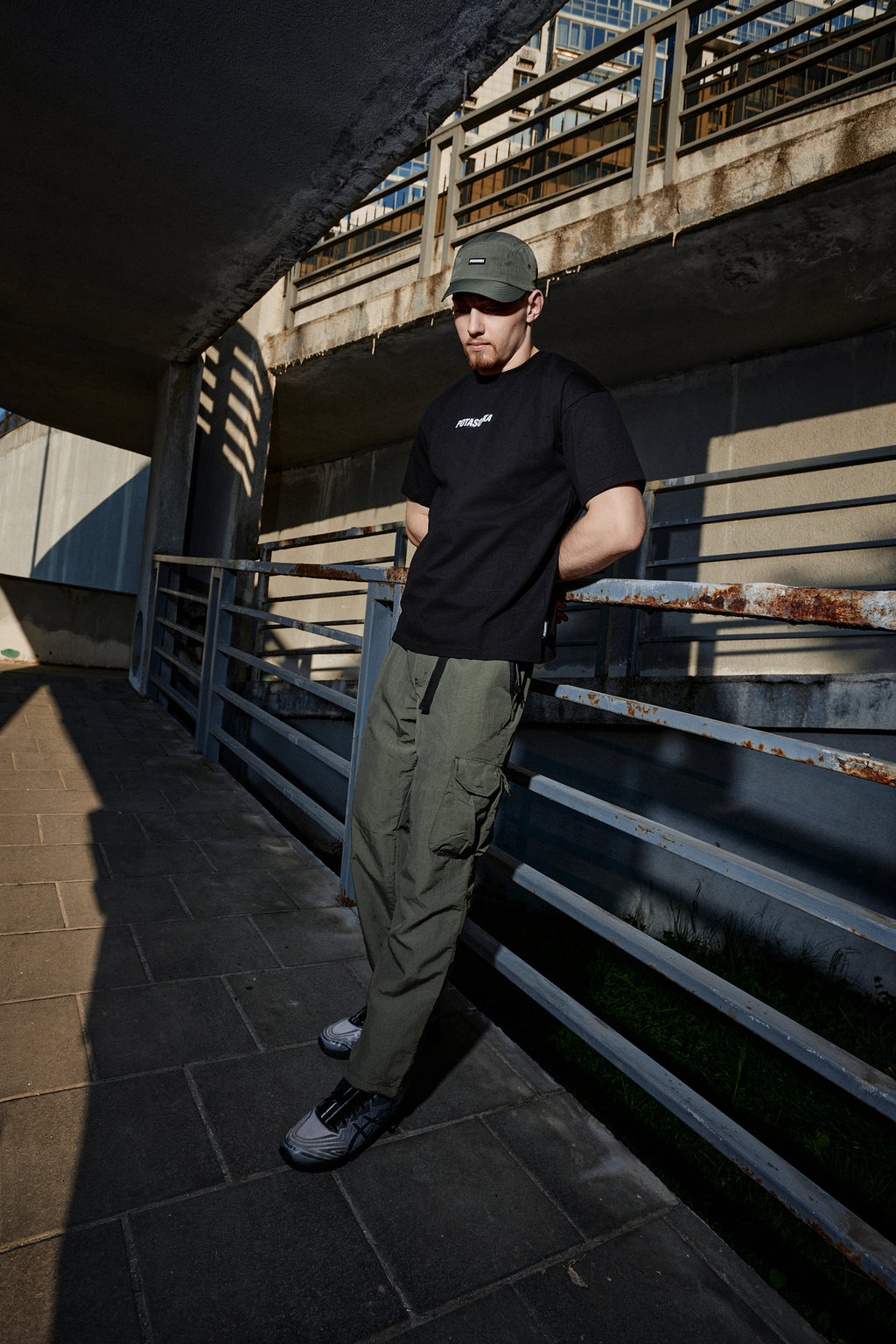 NYLON CARGO PANTS OLIVE 02