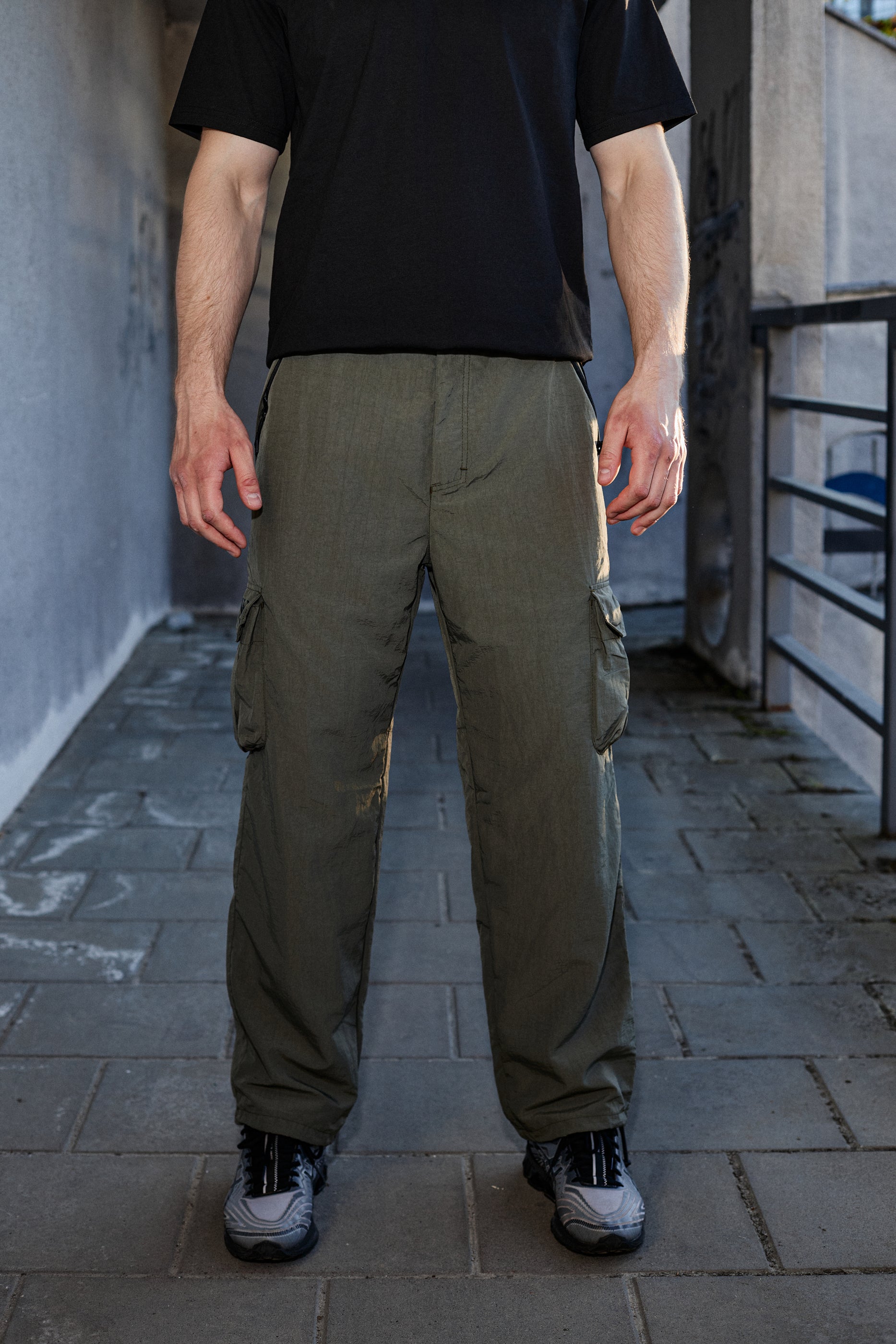 NYLON CARGO PANTS OLIVE 02