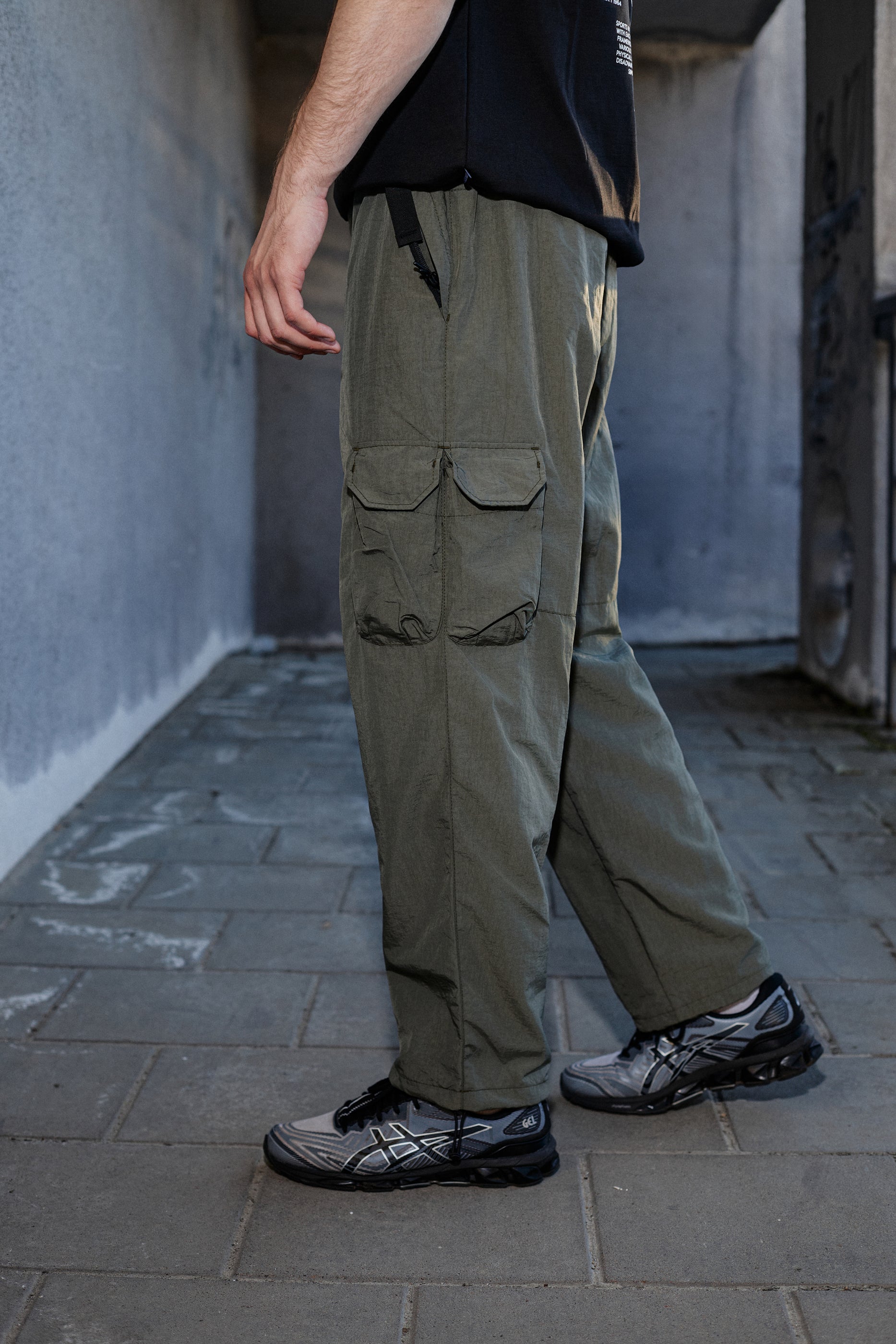 NYLON CARGO PANTS OLIVE 02