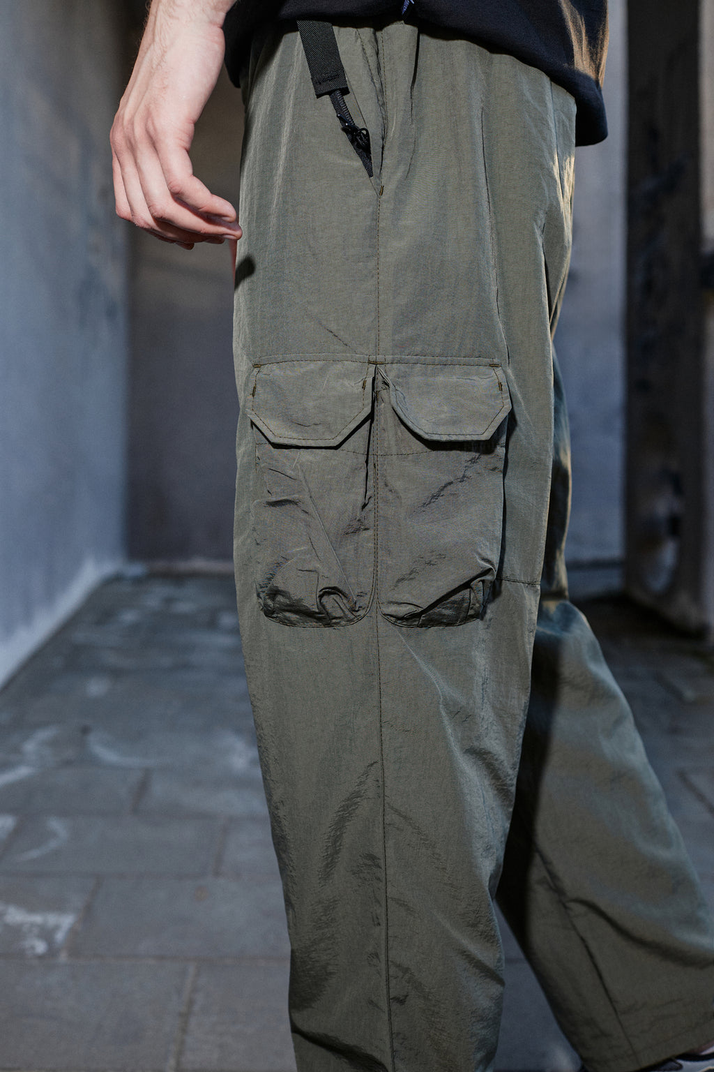 NYLON CARGO PANTS OLIVE 02