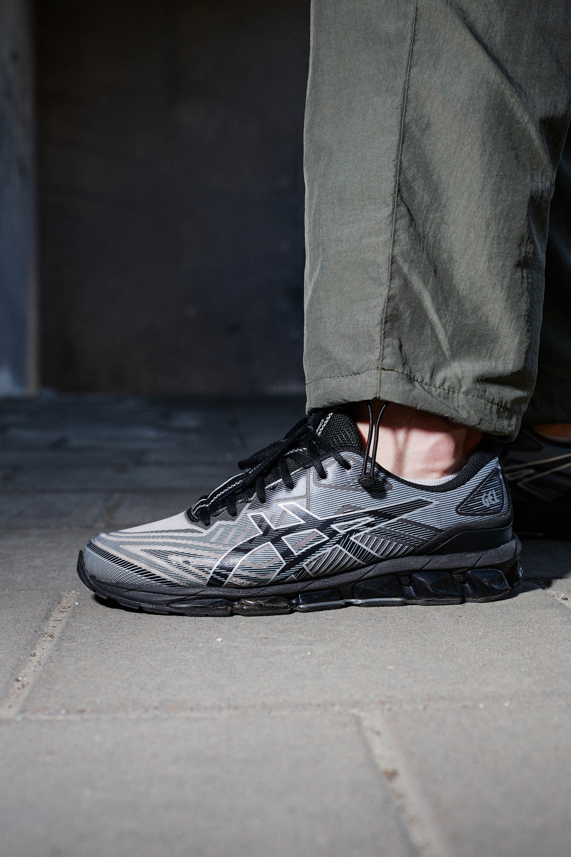 NYLON CARGO PANTS OLIVE 02