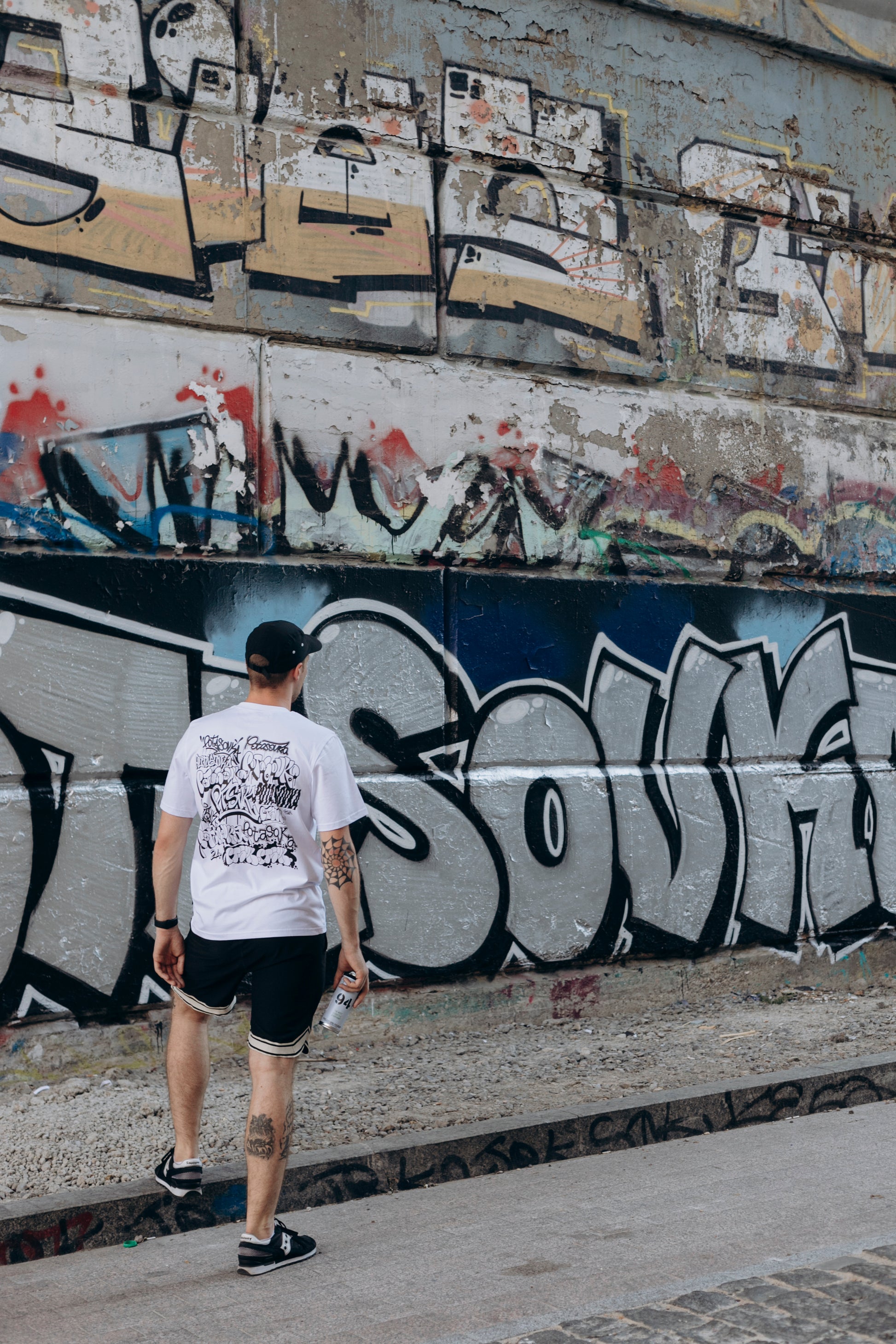 T-SHIRT GRAFFITI TAG WHITE