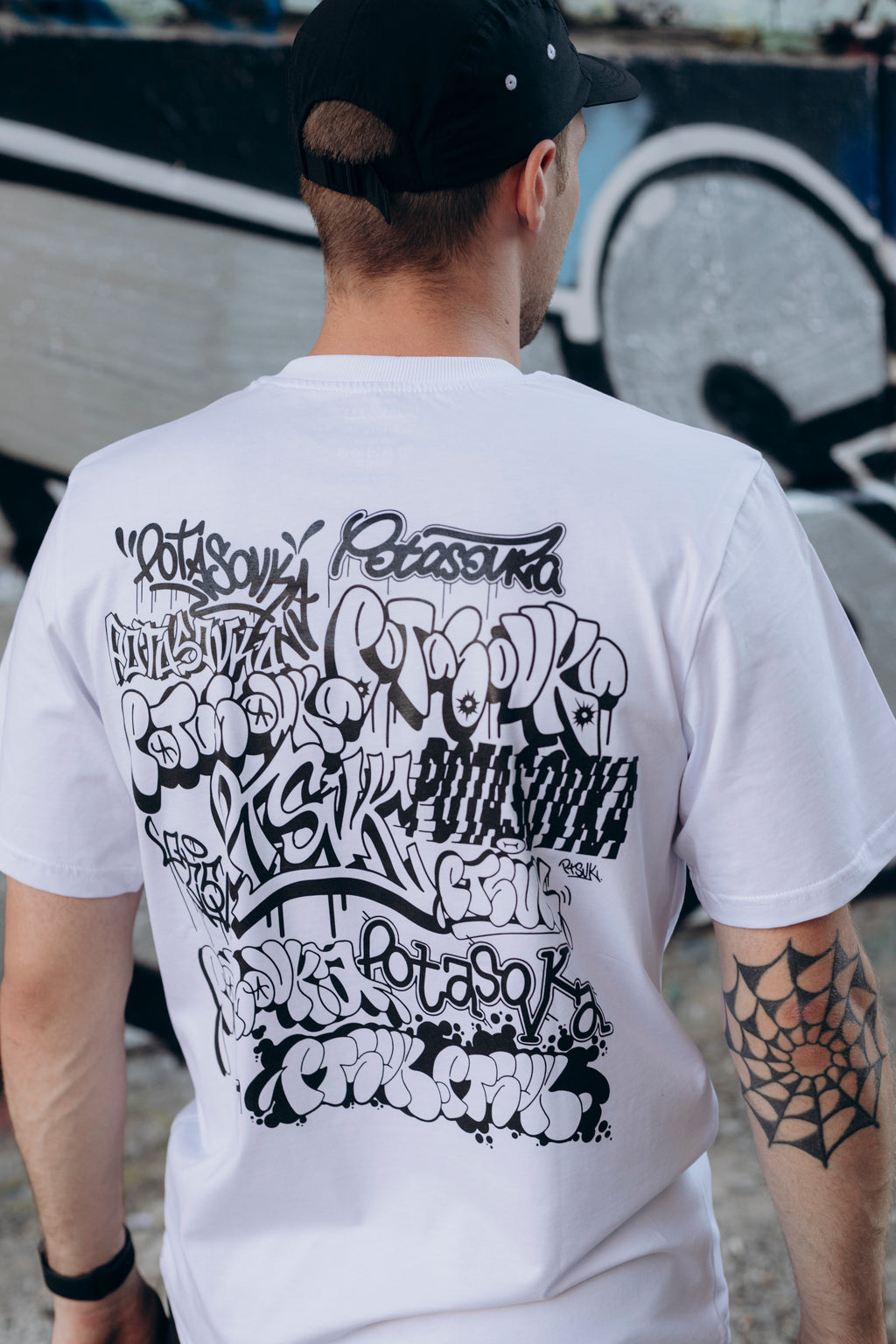T-SHIRT GRAFFITI TAG WHITE