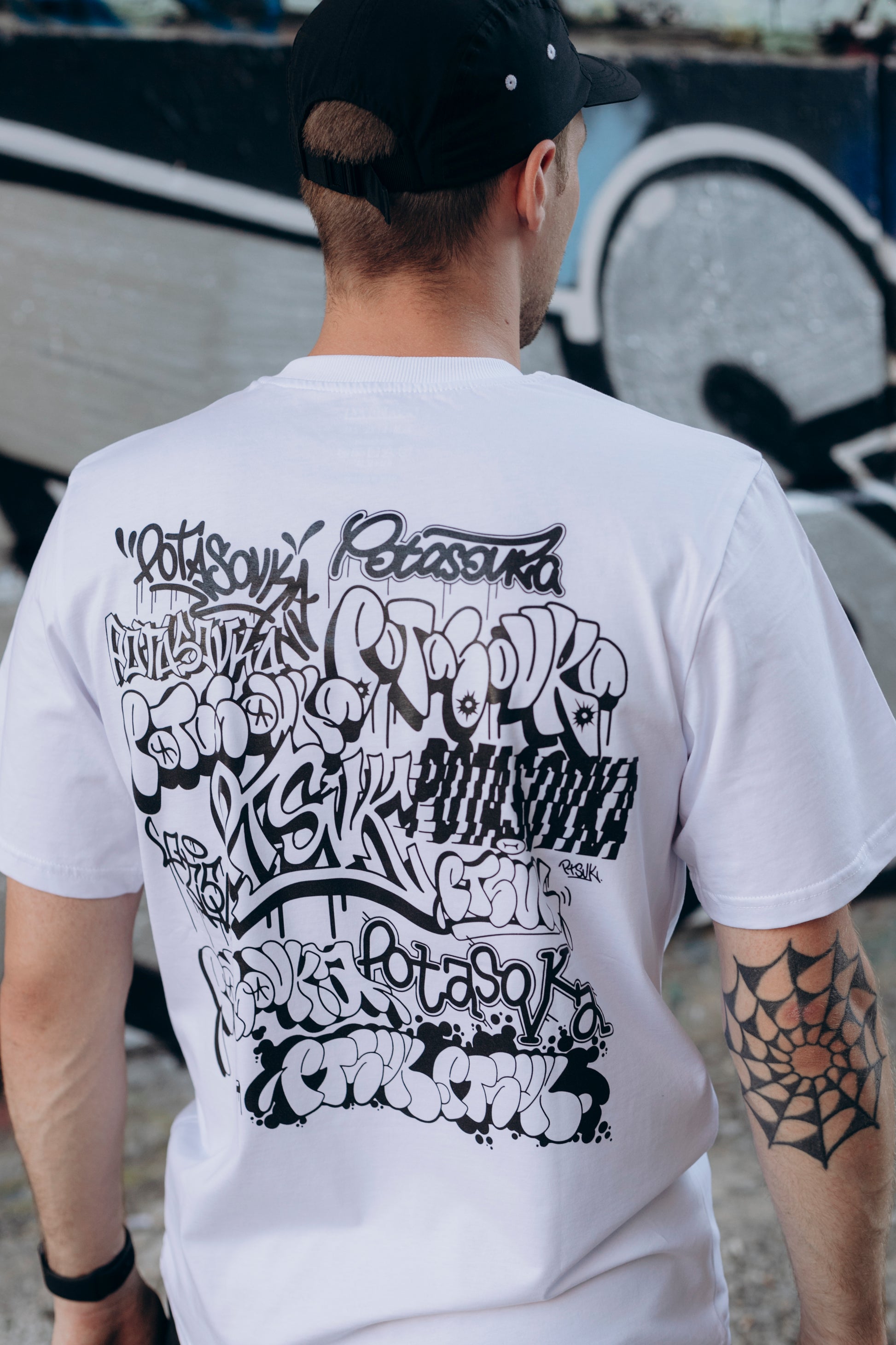 T-SHIRT GRAFFITI TAG WHITE