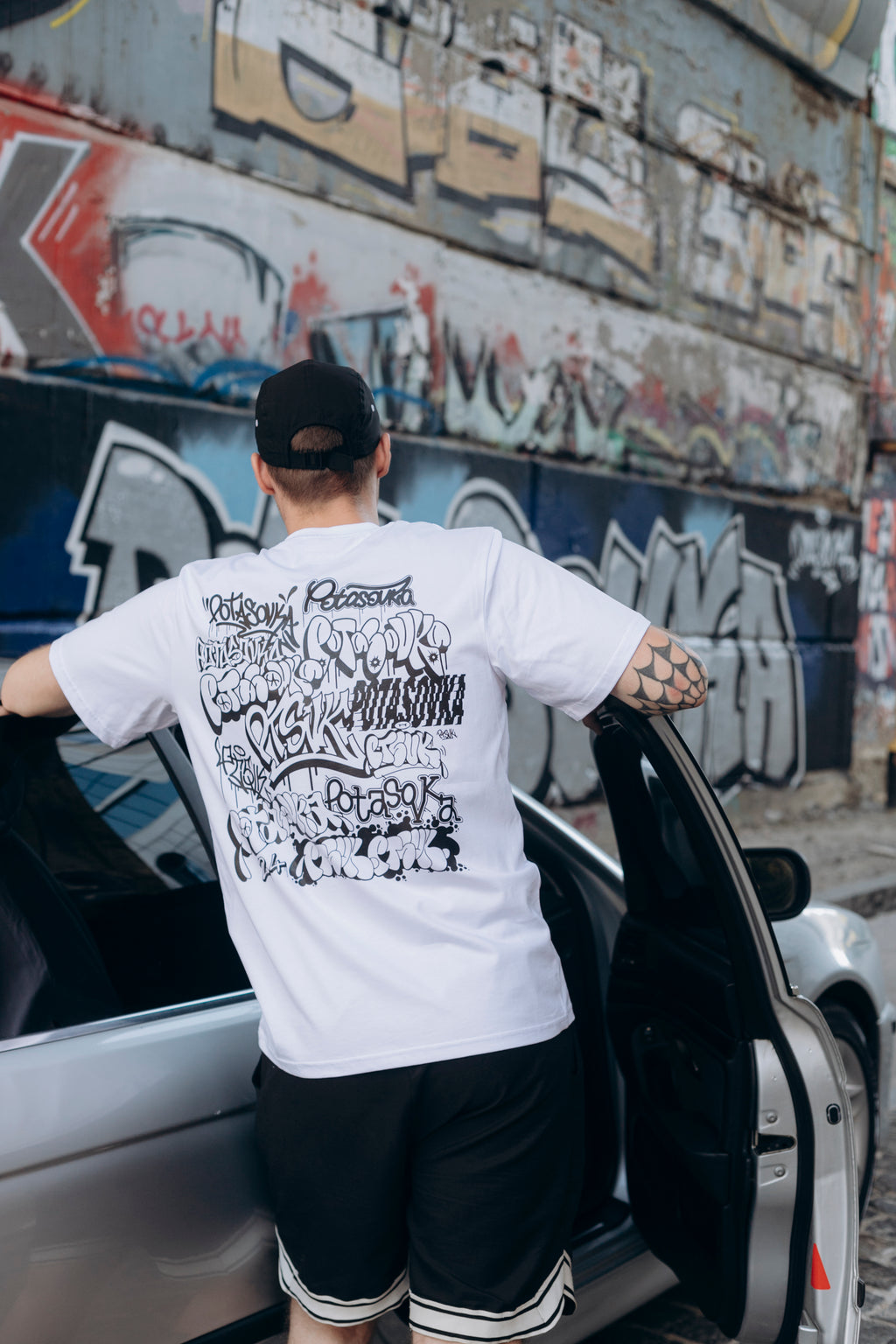 T-SHIRT GRAFFITI TAG WHITE